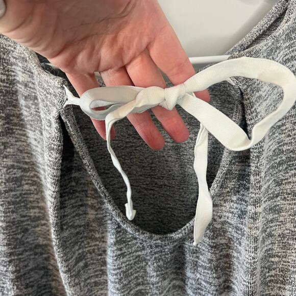 Market and Spruce Pullover Sweater ties in back Size Medium - Picture 7 of 11